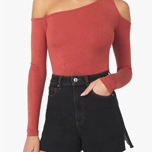 Weworewhat NWT High Rise Boyfriend Short​​